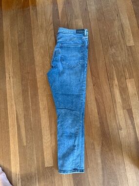 Express Women High Rise Jeans in Light Blue Wash